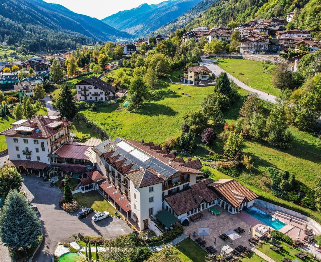 Boutique Hotel E Chalets Salvadori Mezzana  Exterior photo