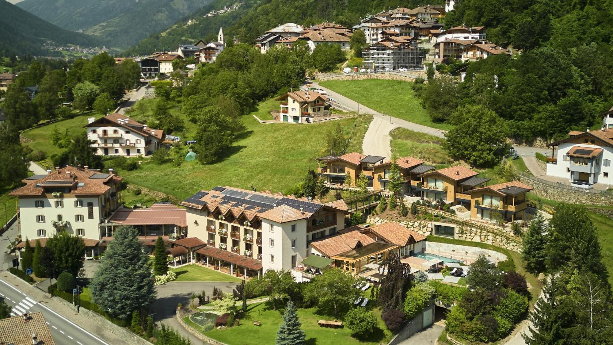Boutique Hotel E Chalets Salvadori Mezzana  Exterior photo