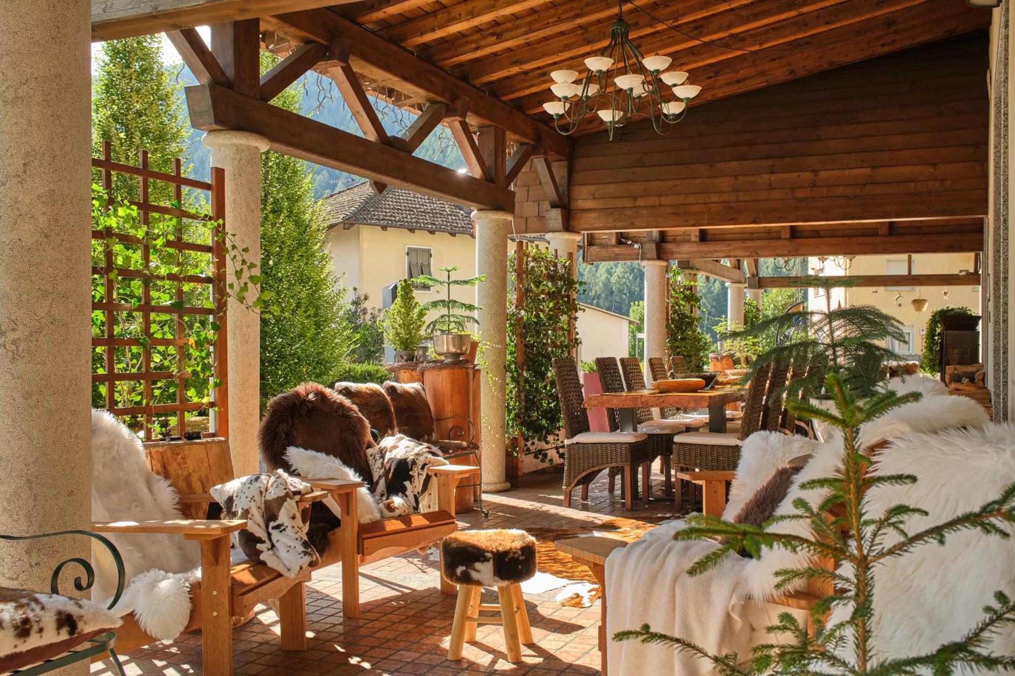 Boutique Hotel E Chalets Salvadori Mezzana  Exterior photo